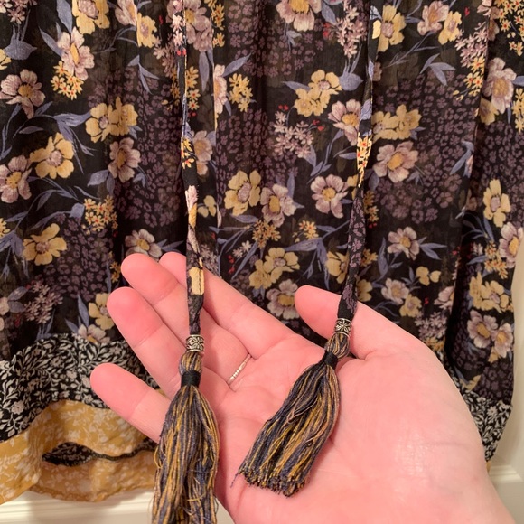 Rose Knox boho blouse with tassels - Picture 2 of 3